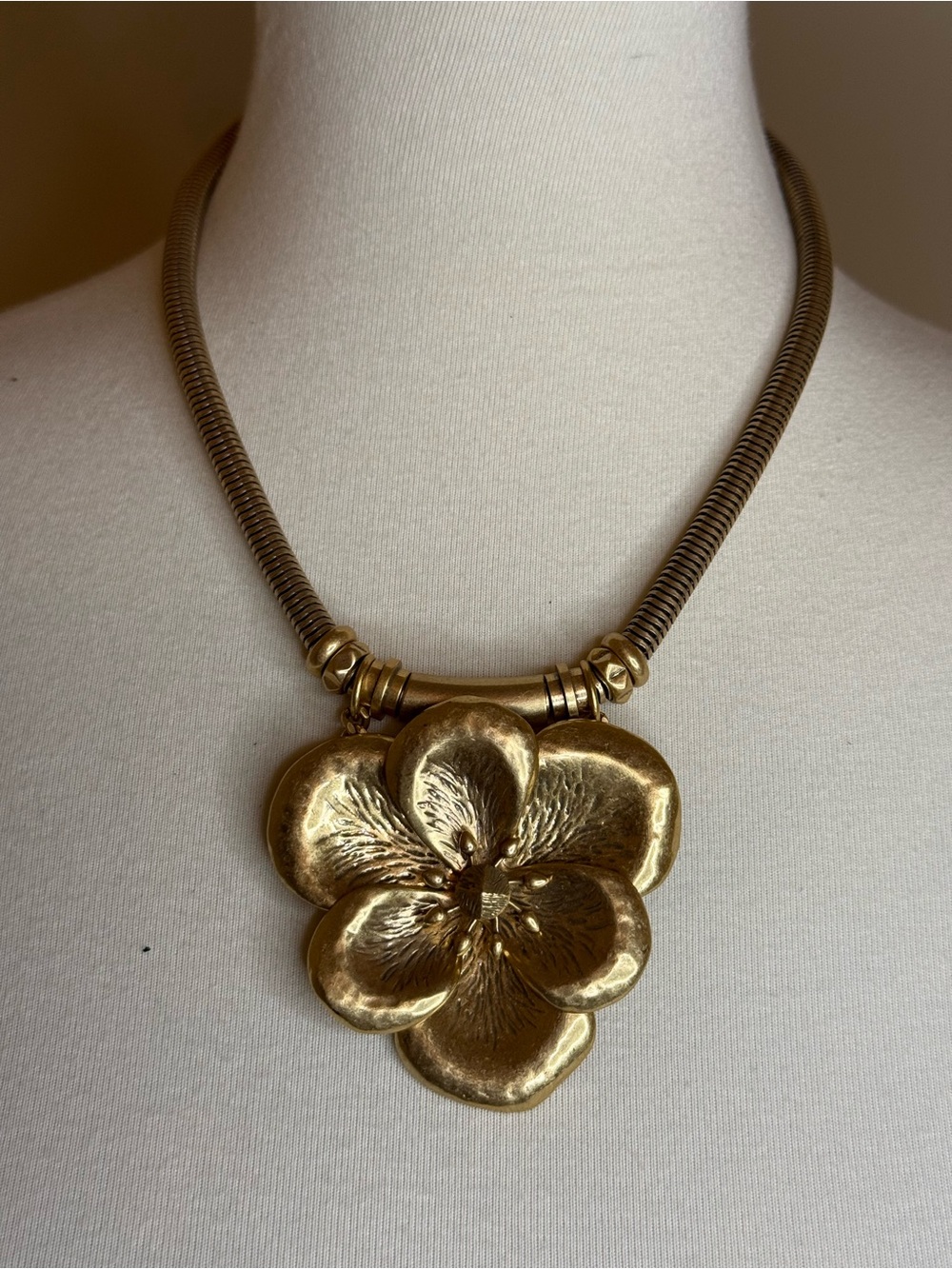 Stella & Dot Gold Floral Collar Necklace